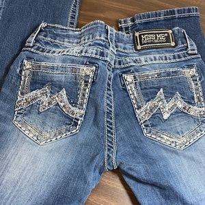MISS ME size 27 Jeans Decorative Stitching with Rhinestones & Sequins JE1301BR.